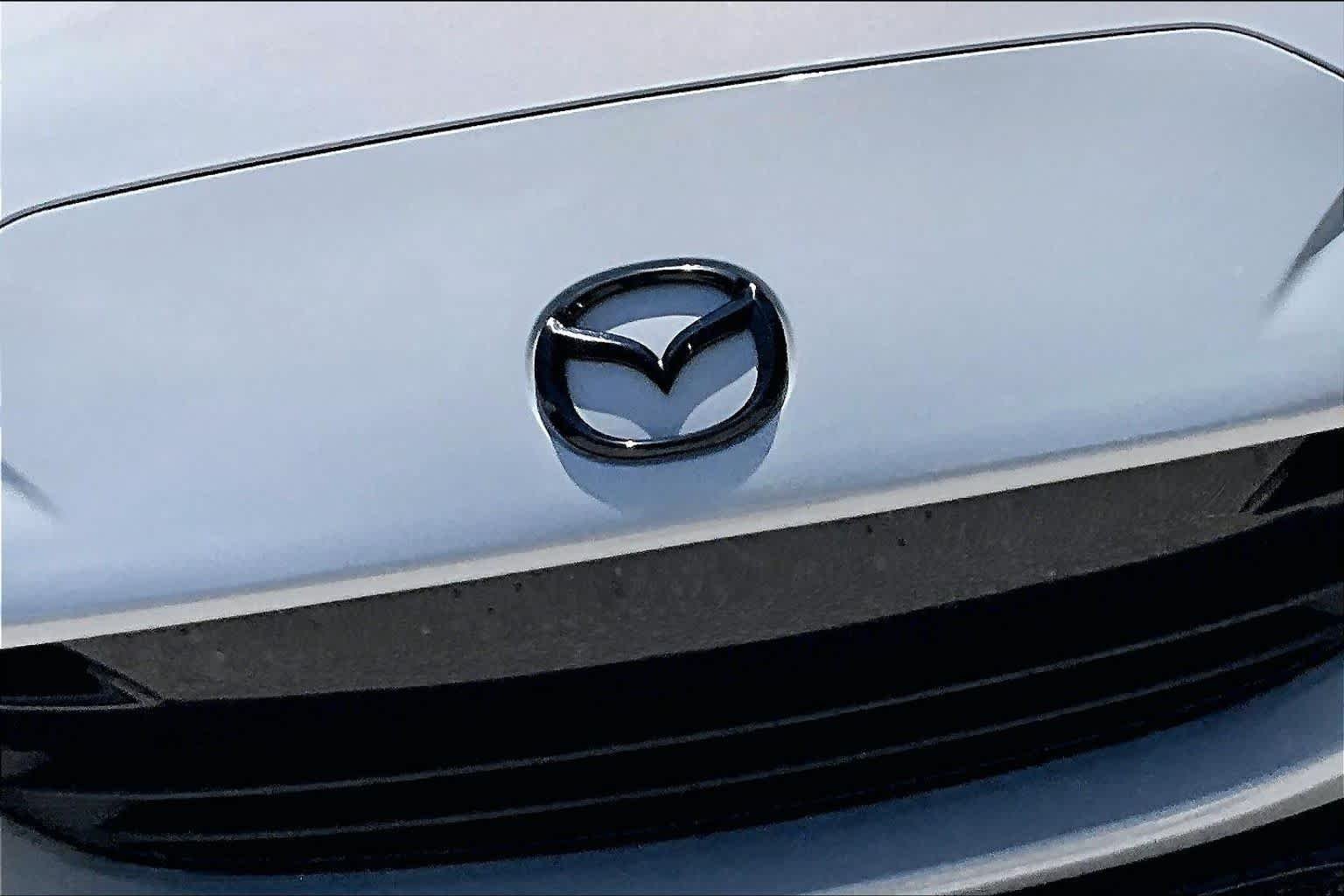 Used 2017 Ceramic Metallic Mazda Club image 26
