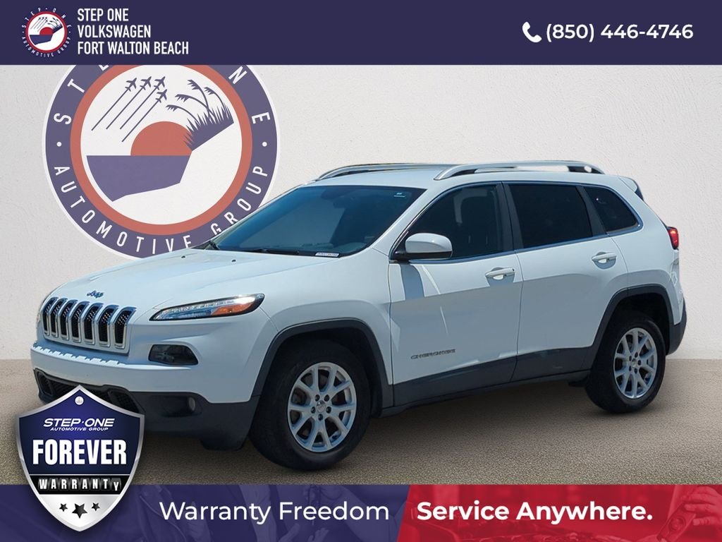 Used 2017 White Jeep Latitude image 1