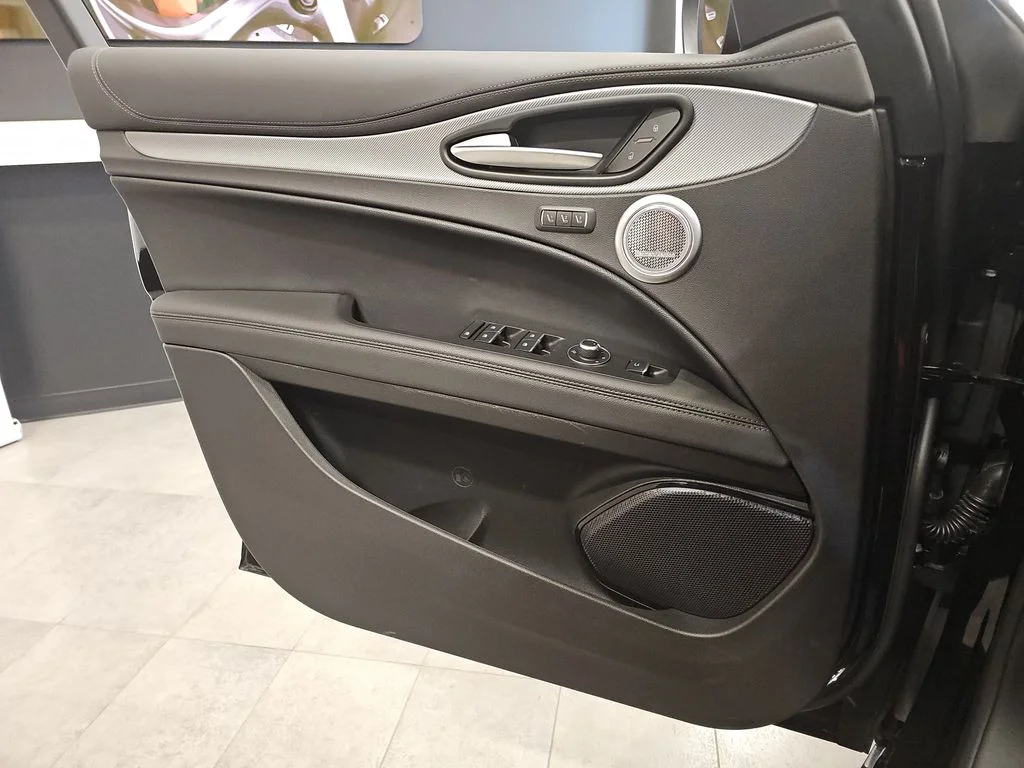 2025 Alfa Romeo Stelvio Base - Photo 22