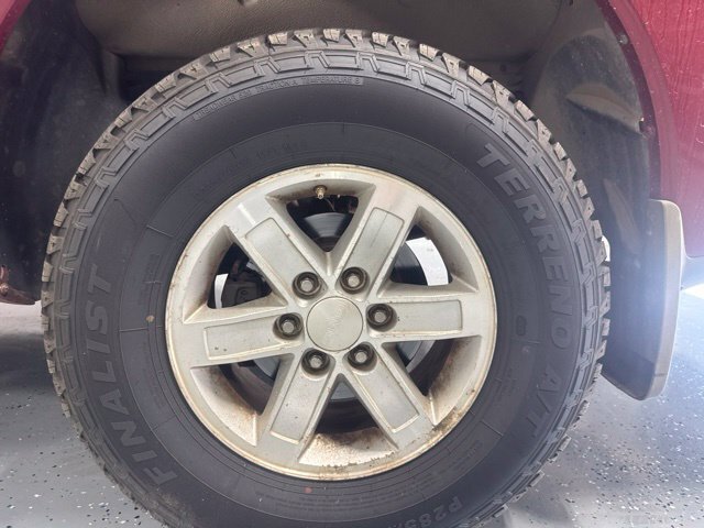 Used 2004 Red Nissan XE image 9