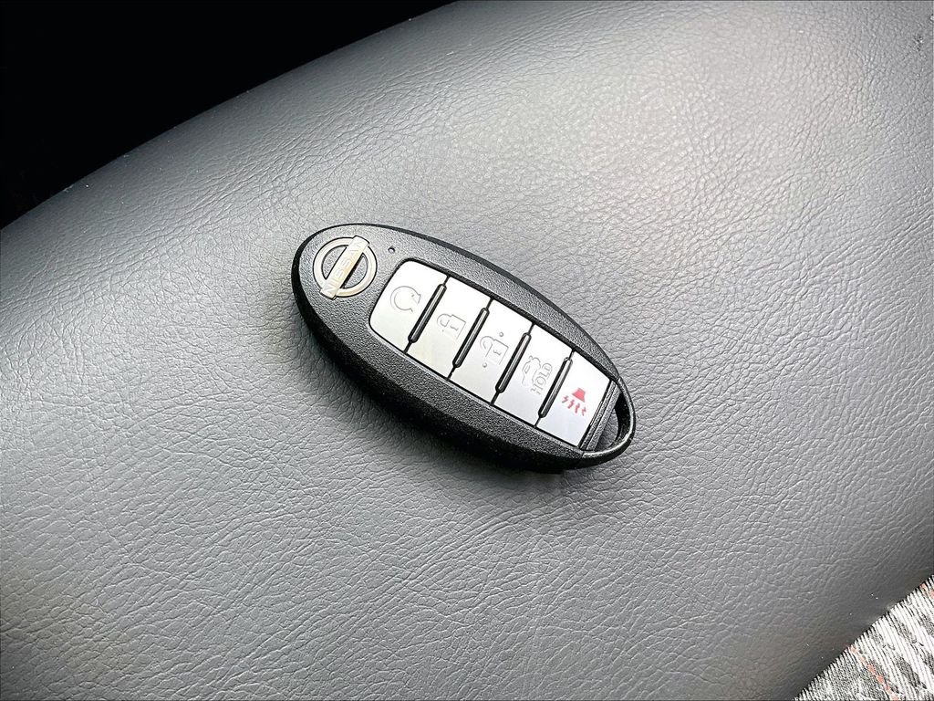 Used 2024 Silver Nissan 2.5 SR image 29