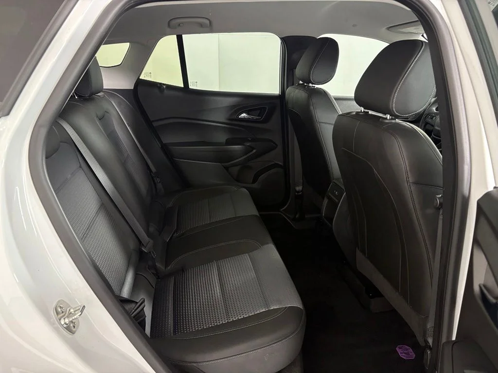 Used 2025 White Chevrolet LT image 43