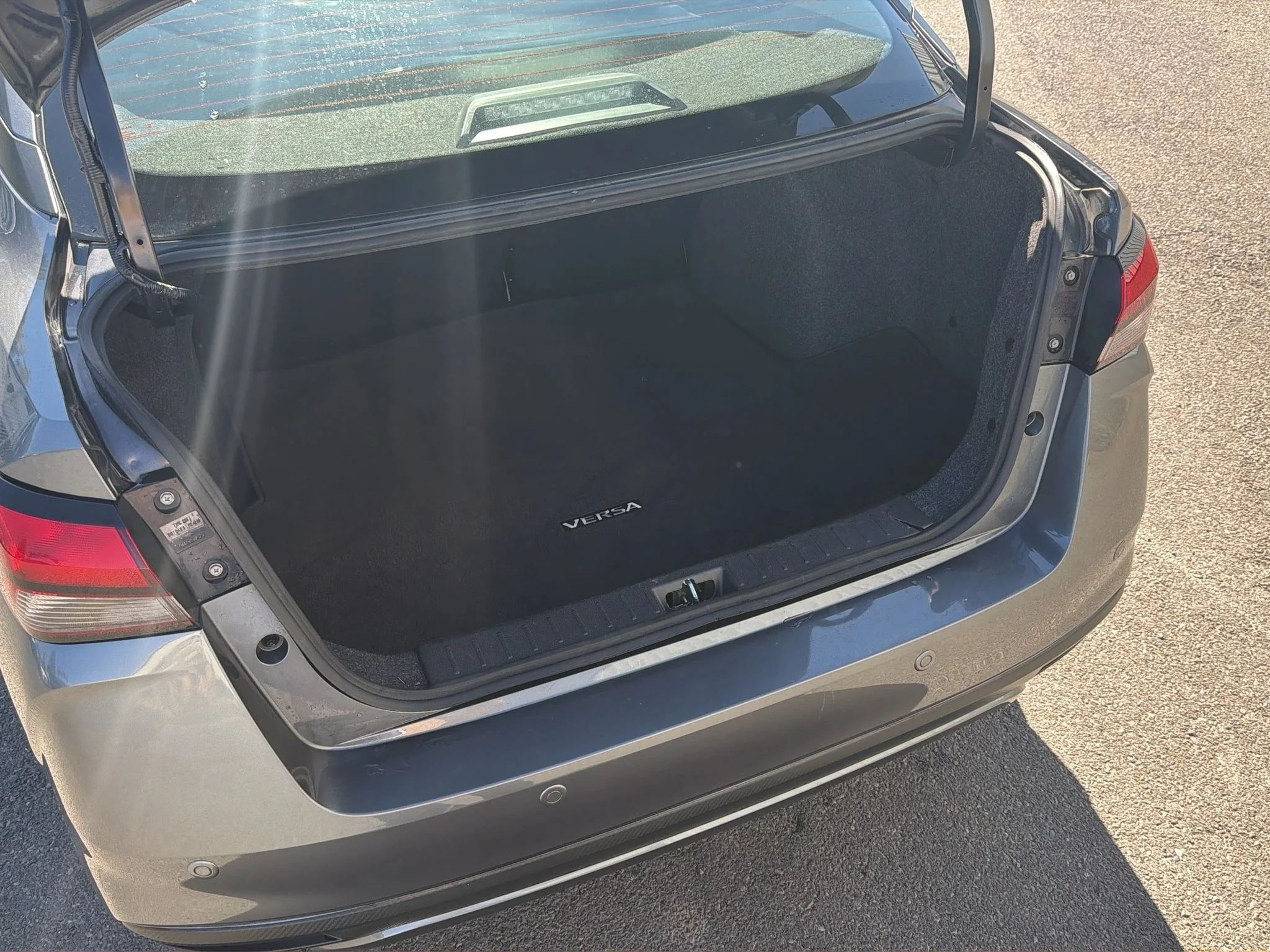 2025 Nissan Versa Sedan SV - Photo 9