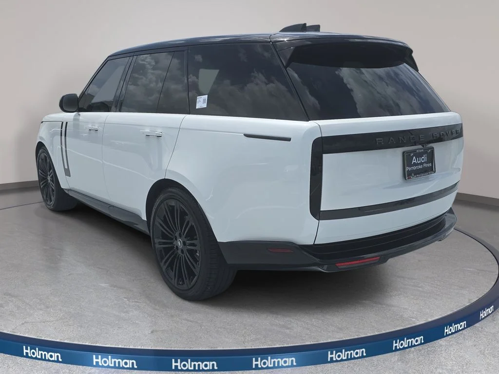 Used 2025 White Land Rover SE image 8