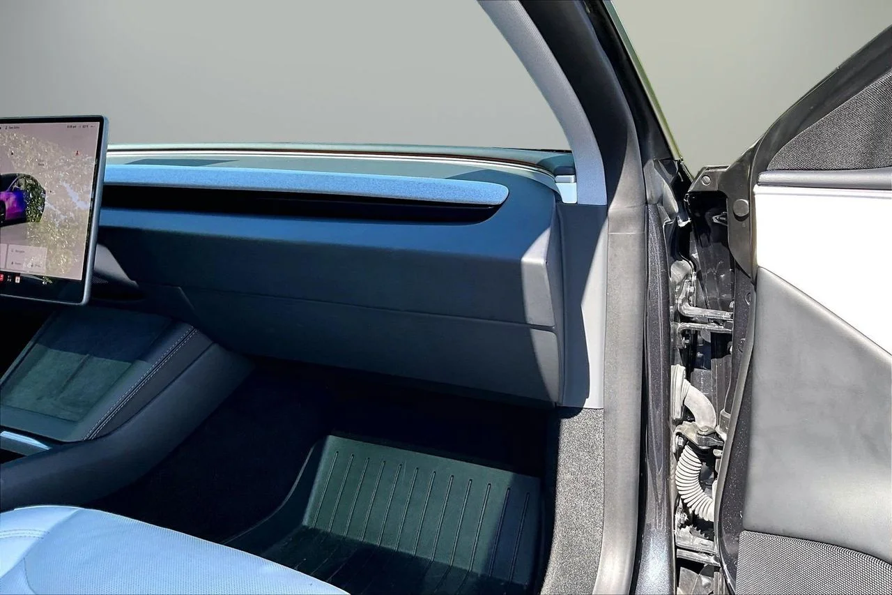 Used 2025  Tesla Long Range image 21