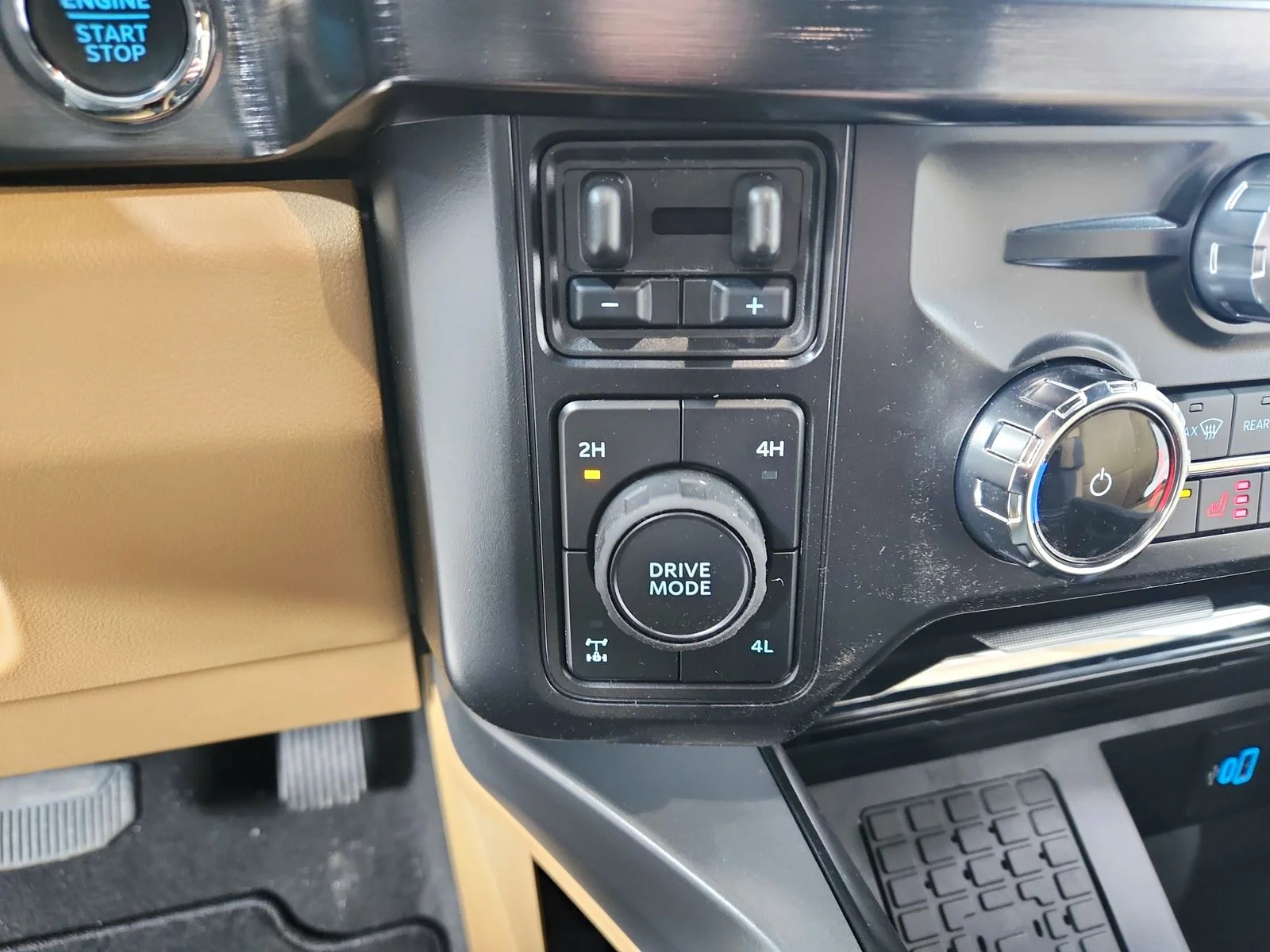New 2026 Star White Metallic Tri-Coat Ford F-250® Lariat® image 27