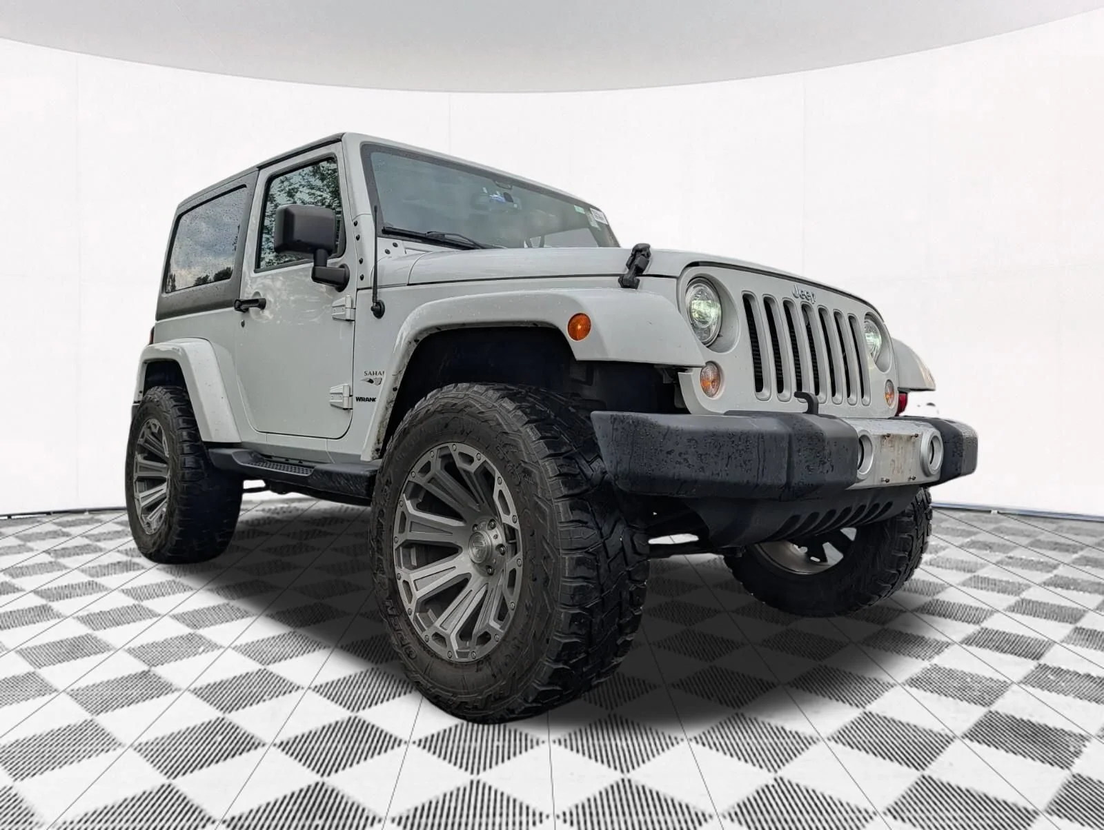 Used 2018 White Jeep Sahara 4x4 image 13