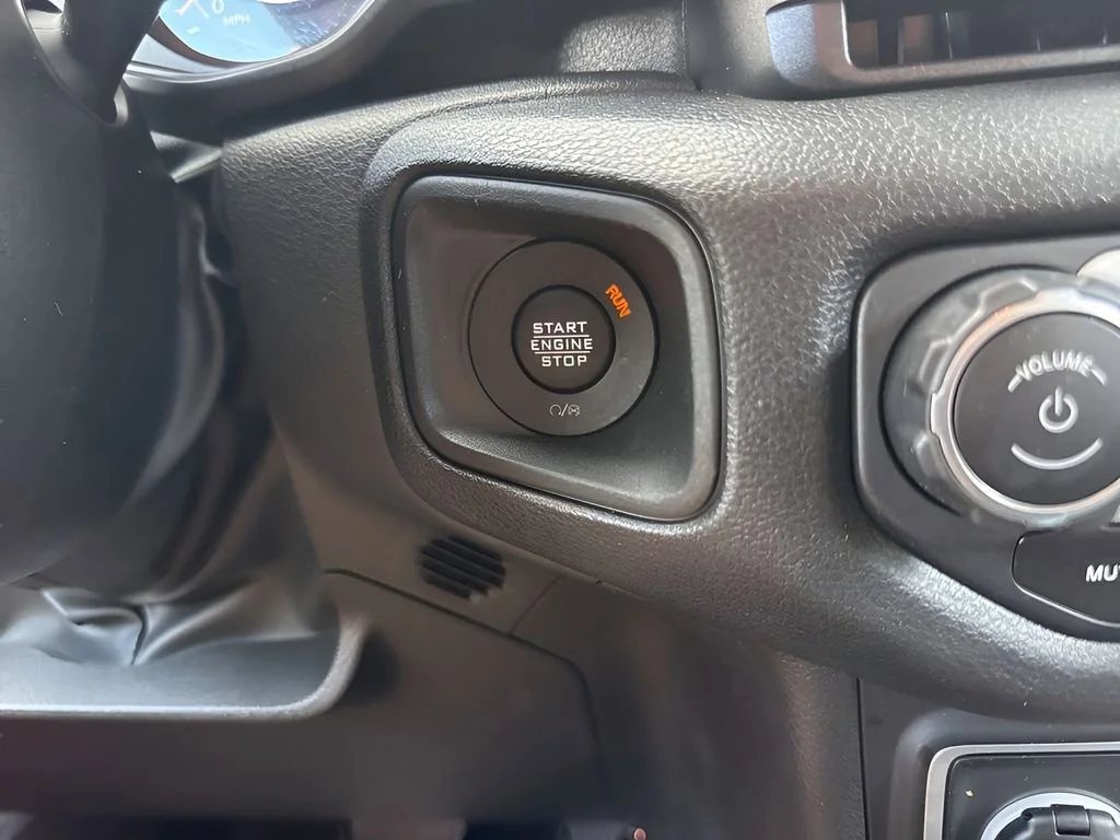 Used 2025 Red Jeep Sport S image 18