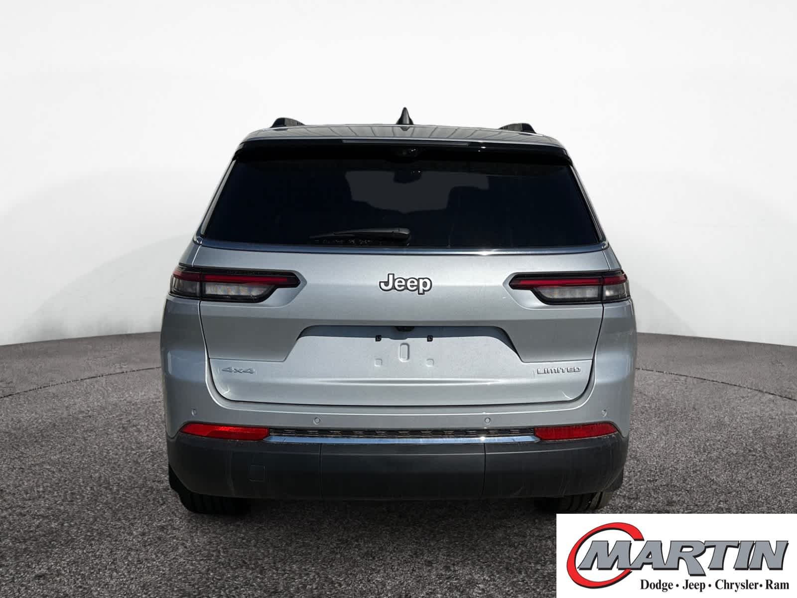 New 2025 Silver Zynith Exterior Paint Jeep Limited image 4