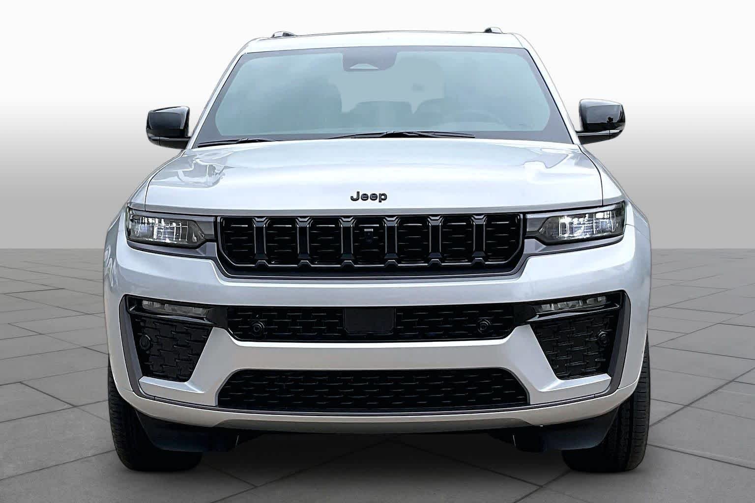 New 2026 Silver Zynith Exterior Paint Jeep Limited Reserve image 3