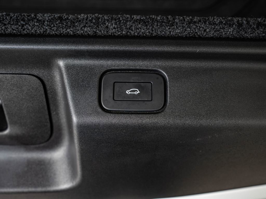 Used 2025 Fuji White Land Rover Autobiography image 43