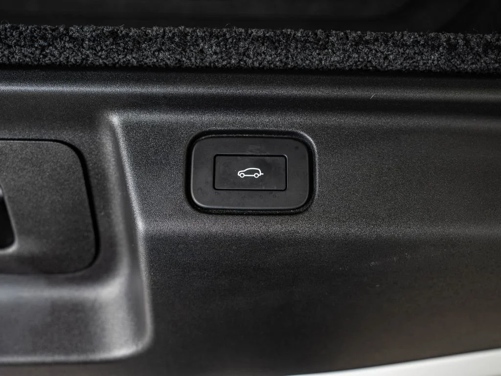 Used 2025 Fuji White Land Rover Autobiography image 43