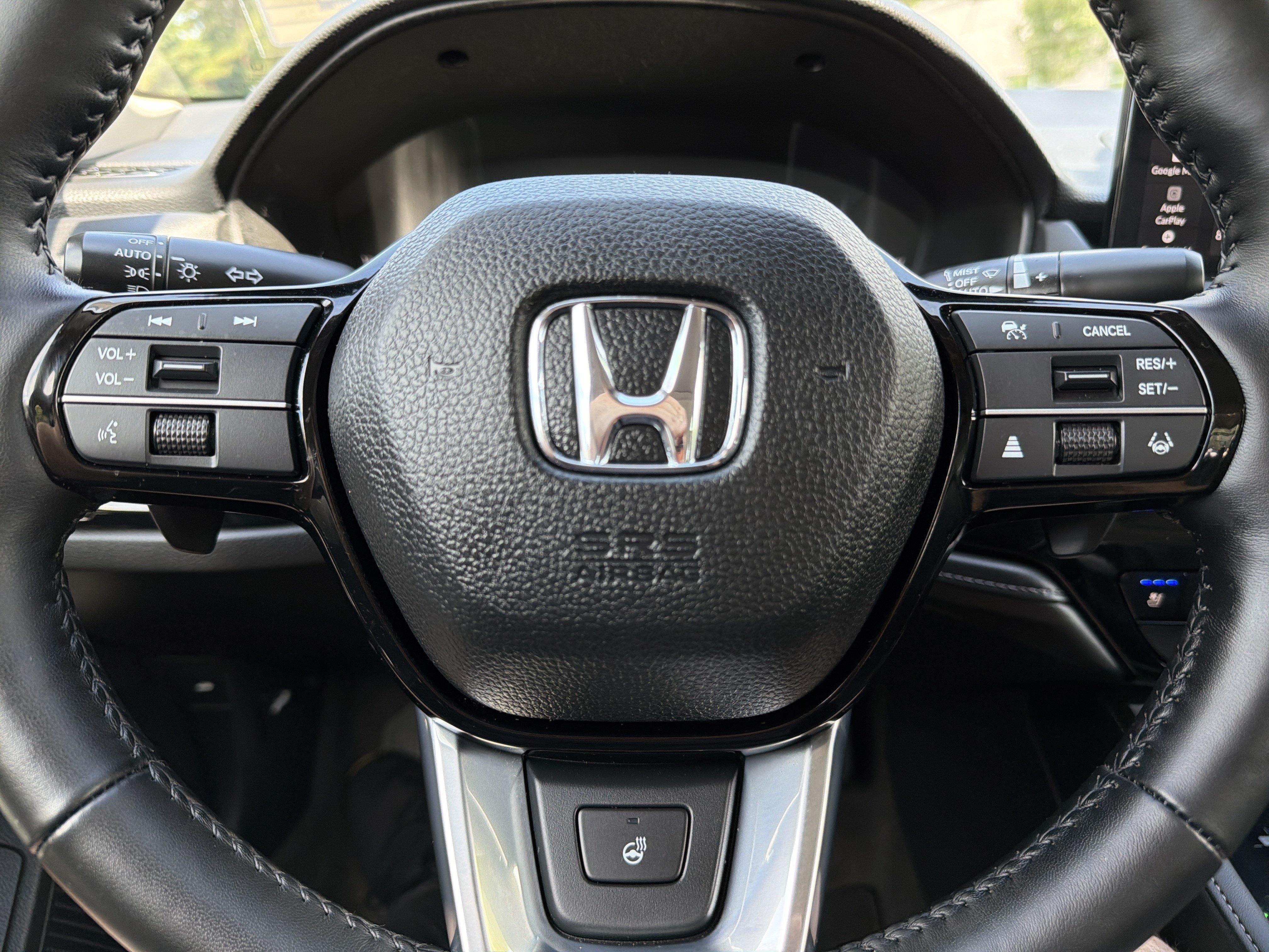 Certified Used 2025 Solar Silver Metallic Honda Touring image 10