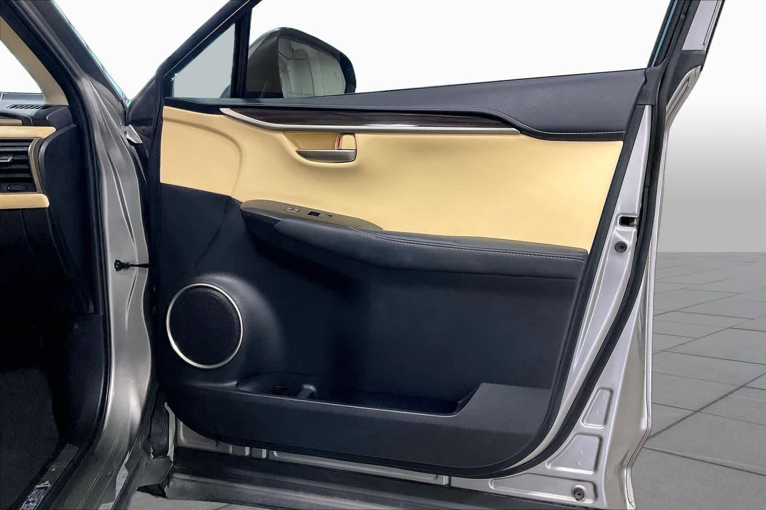 Used 2015 Atomic Silver Lexus  image 22