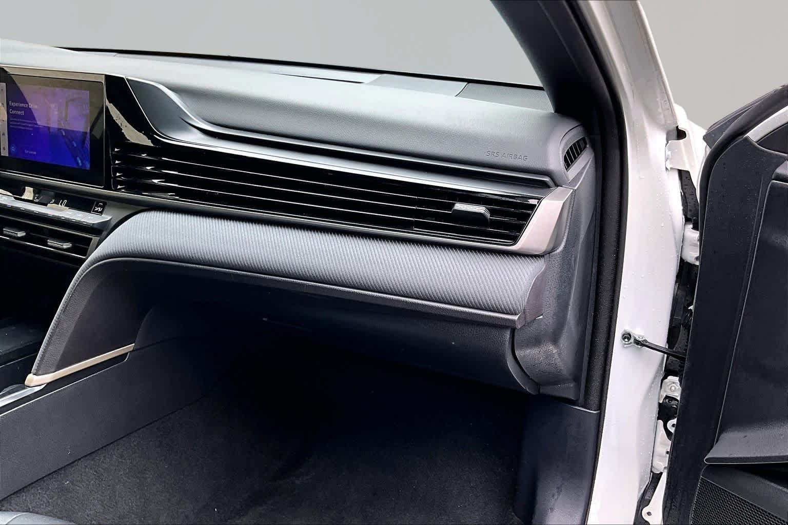Used 2025 Ice Cap Toyota SE image 19