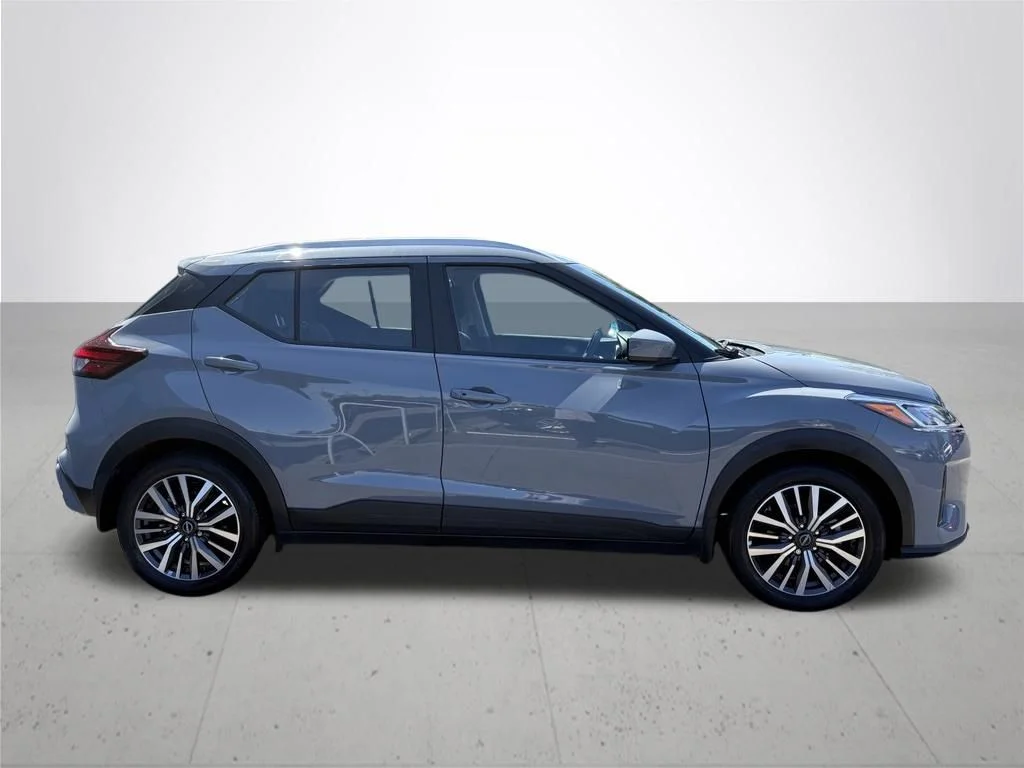 Used 2024 Gray Nissan SV image 4