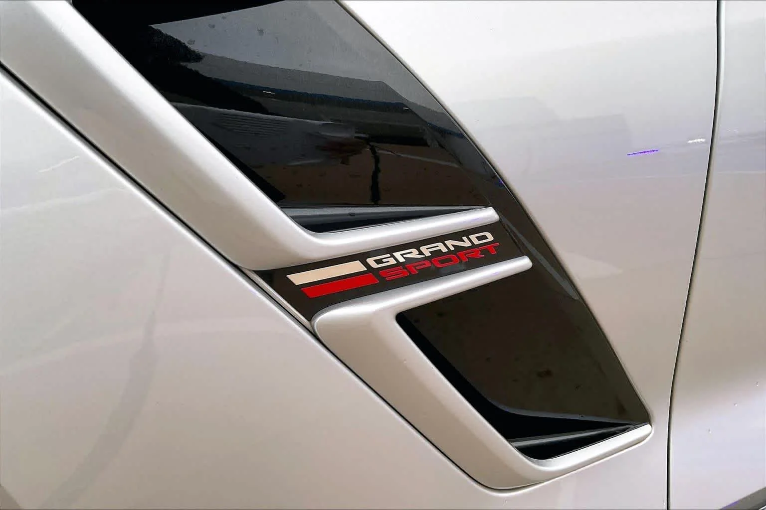 Used 2019 Blade Silver Metallic Chevrolet Grand Sport 2LT image 9