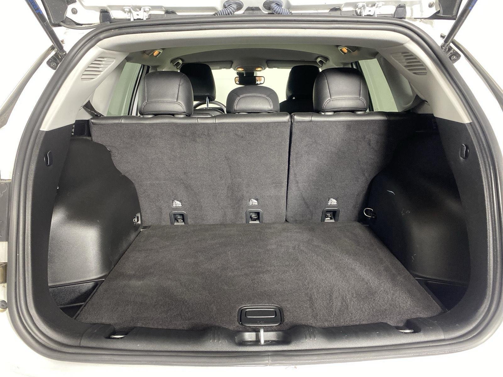 Used 2022 Bright White Clearcoat Jeep Latitude image 22