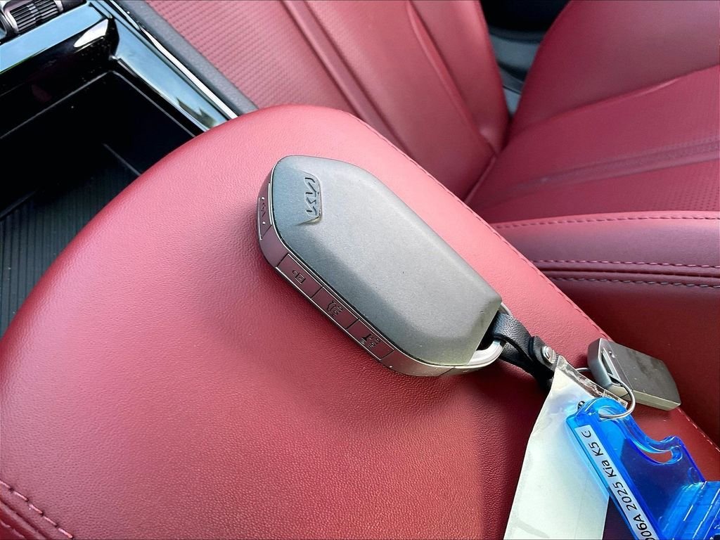 Used 2025 Wolf Gray Kia GT-Line image 29