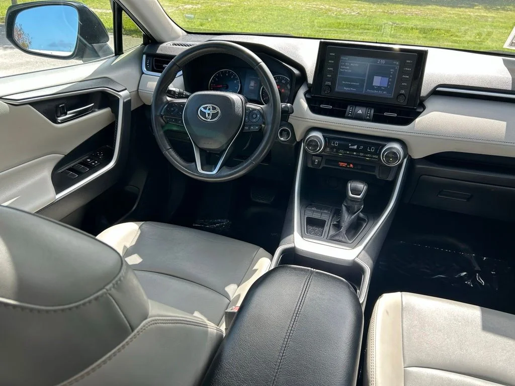 Certified Used 2019 Midnight Black Metallic Toyota XLE Premium image 9