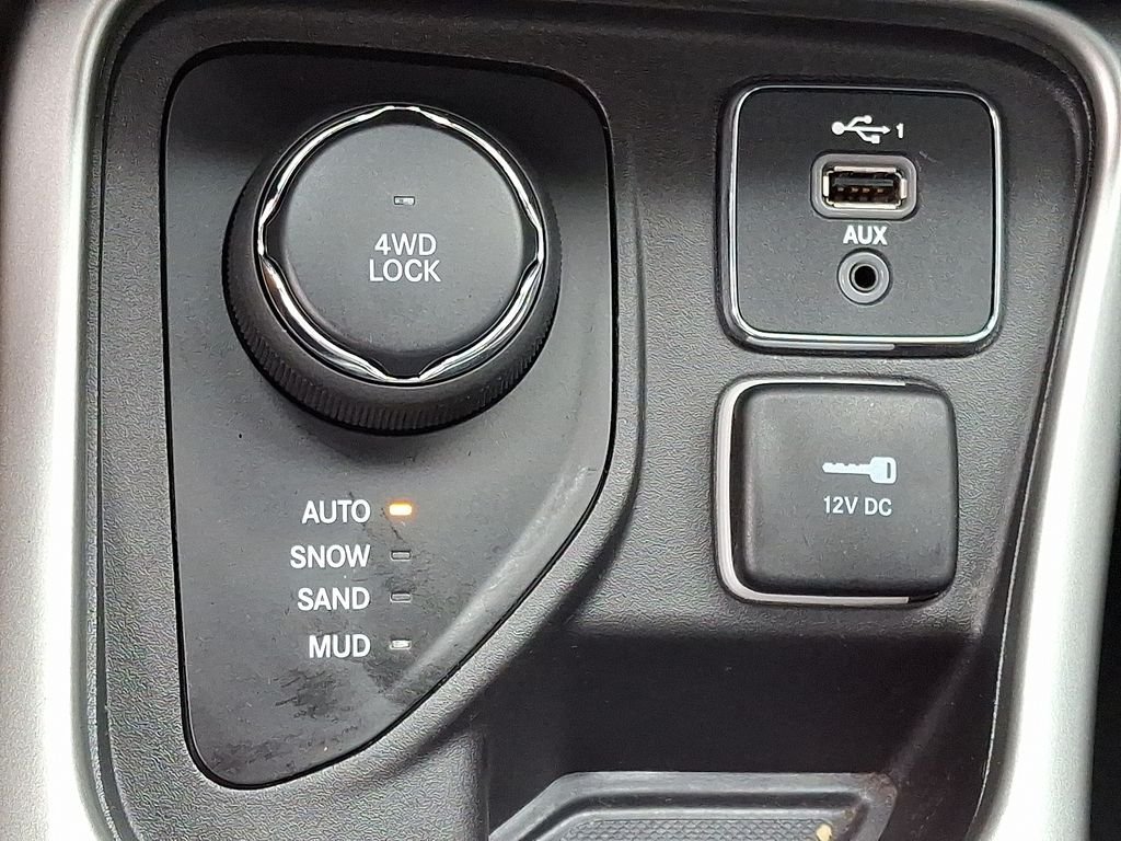 Used 2019 Black Jeep Latitude image 24