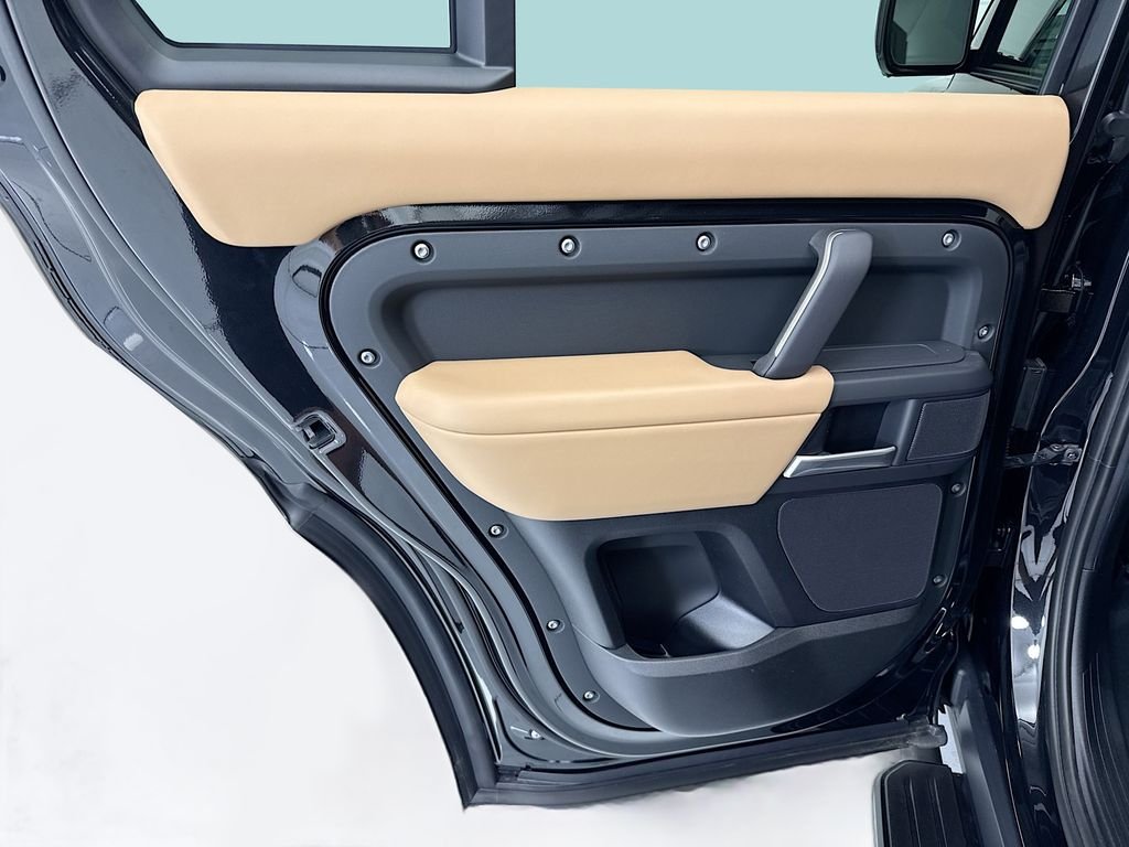 New 2026 Santorini Black Land Rover X-Dynamic SE image 26