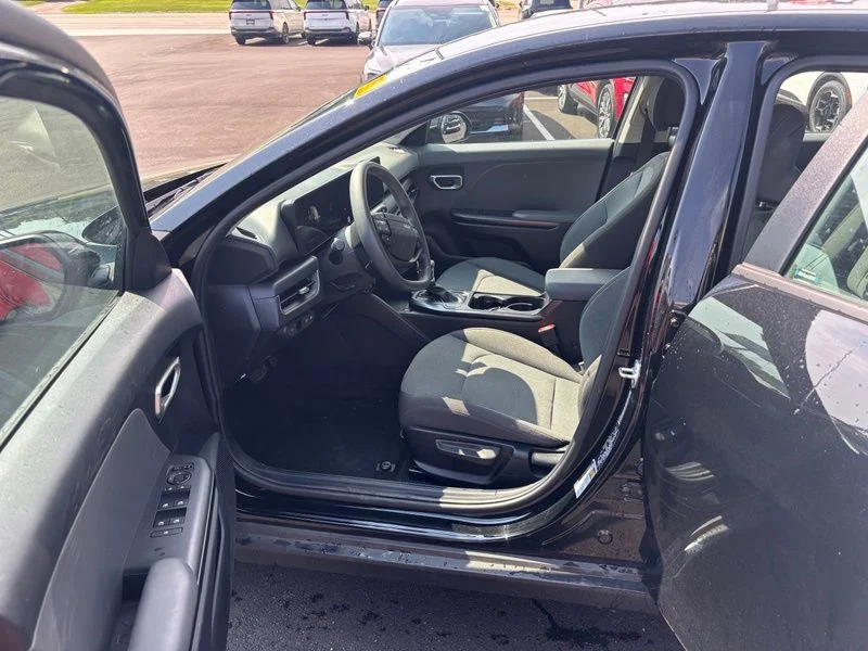Used 2025 Black Kia LXS image 9