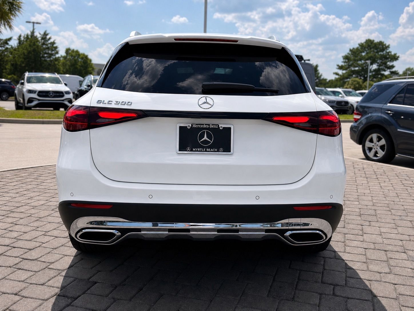 Certified Used 2025 MANUFAKTUR Moonlight White Metallic Mercedes-Benz GLC 300 image 10