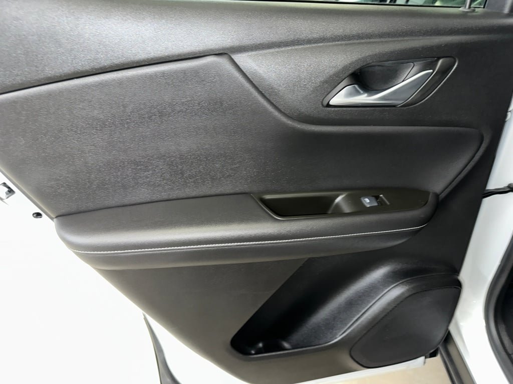 Used 2025 Summit White Chevrolet LT image 18