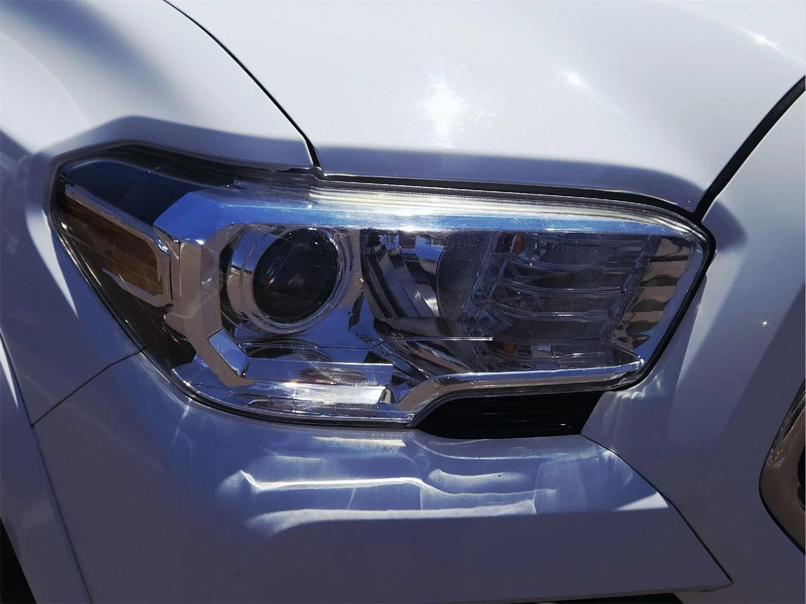 Used 2019 Super White Toyota SR5 image 13