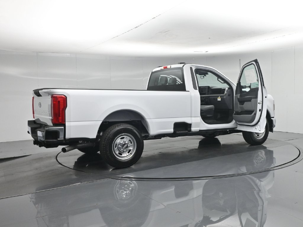New 2027 Oxford White Ford XL image 5
