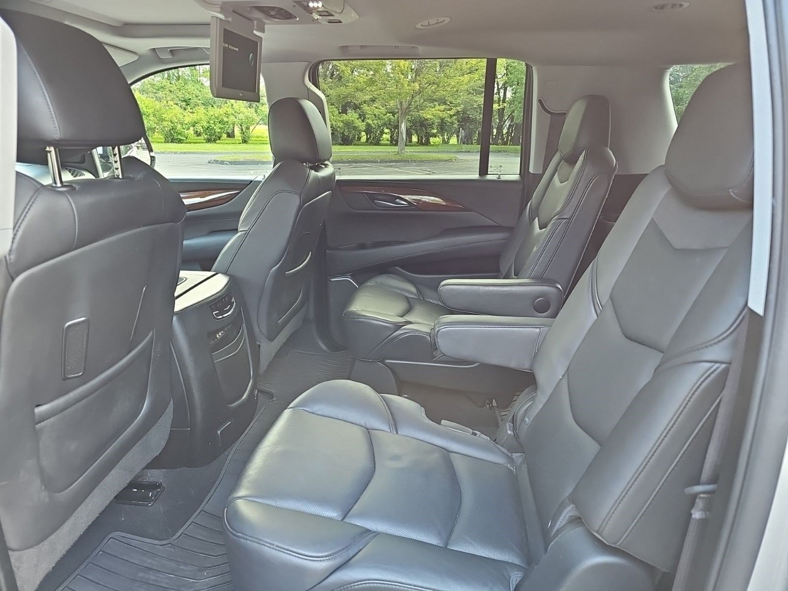 Used 2016 Radiant Silver Metallic Cadillac Luxury Collection image 17