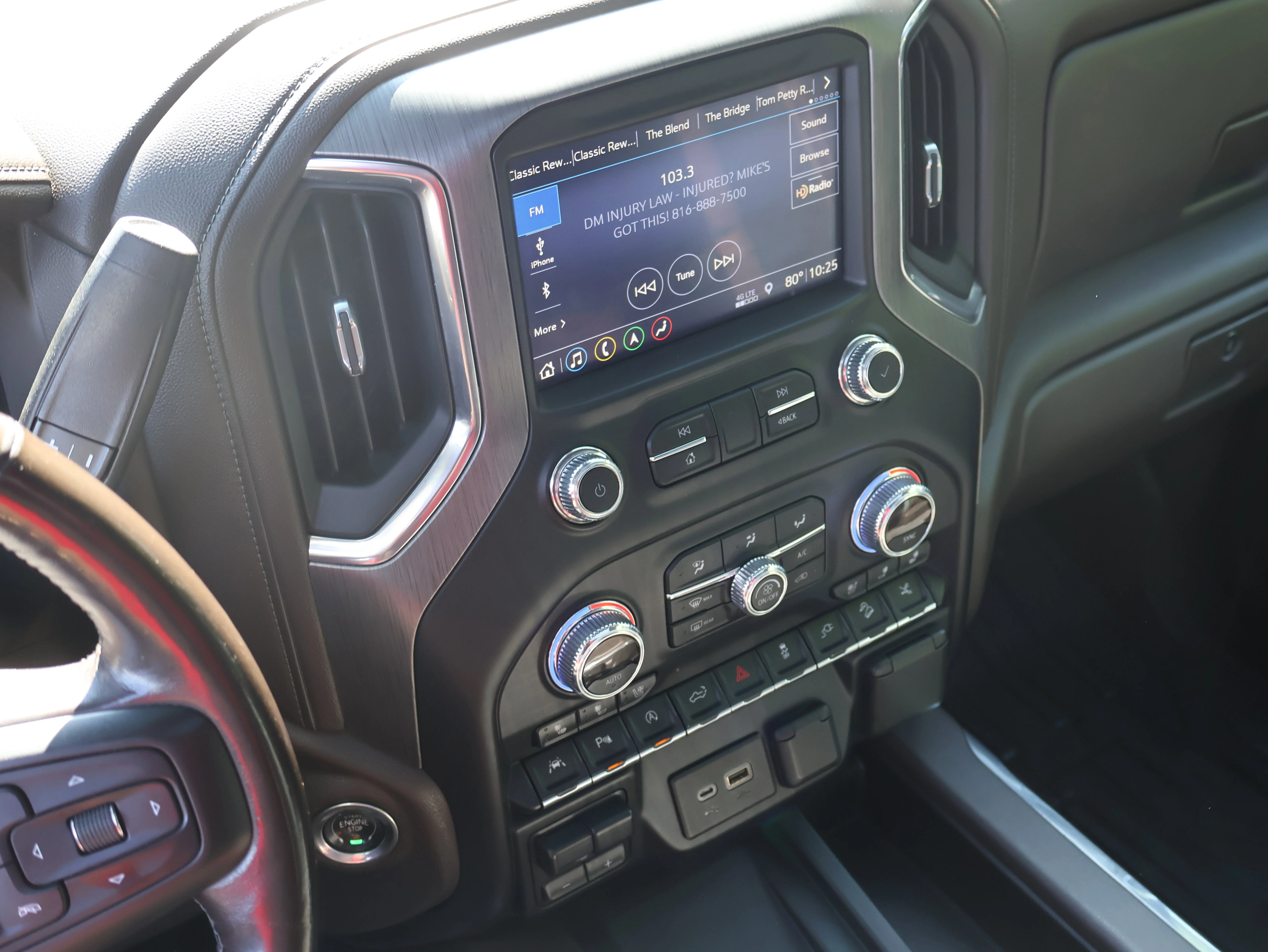 Used 2019 White Frost Tricoat GMC Denali image 27