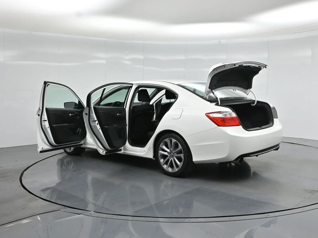 Used 2013  Honda Sport image 29