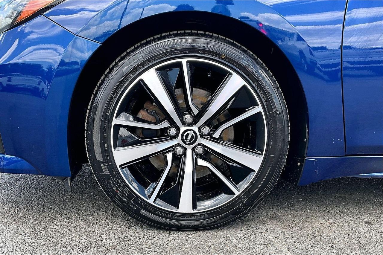 Used 2023 Deep Blue Pearl Nissan SL image 35
