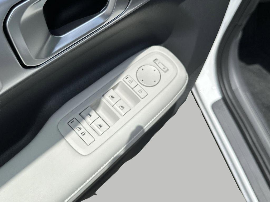 New 2026 Serenity White Hyundai SEL FWD image 15