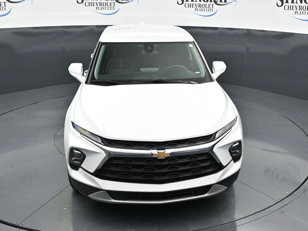 Used 2025 Summit White Chevrolet 2LT image 19