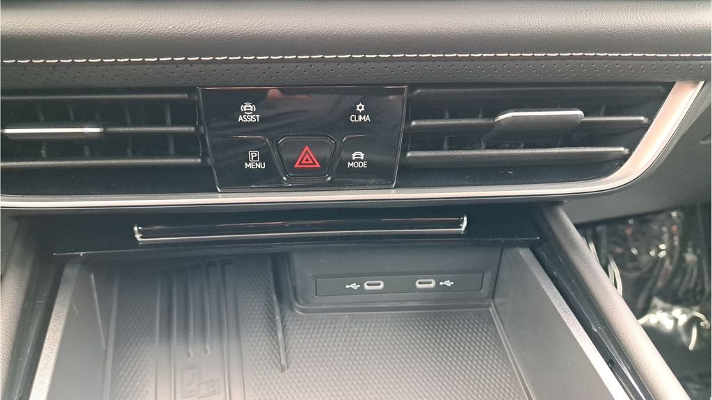 New 2026 Green Volkswagen 2.0T SE w/Technology image 22