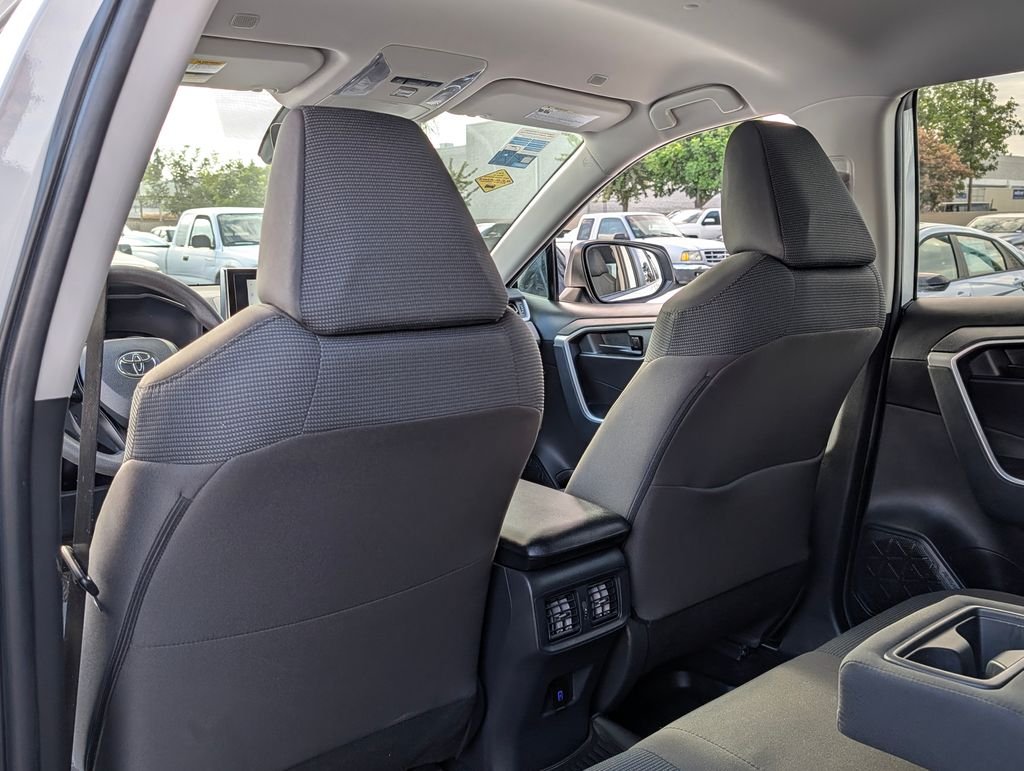 2024 Toyota RAV4 LE - Photo 13