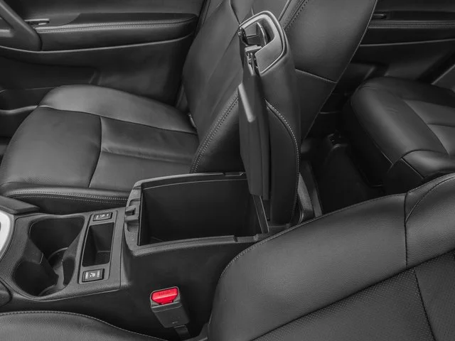 Used 2016 Gun Metallic Nissan SL image 17
