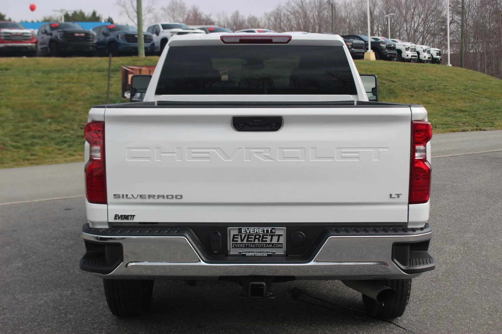 Used 2025 Summit White Chevrolet LT image 6