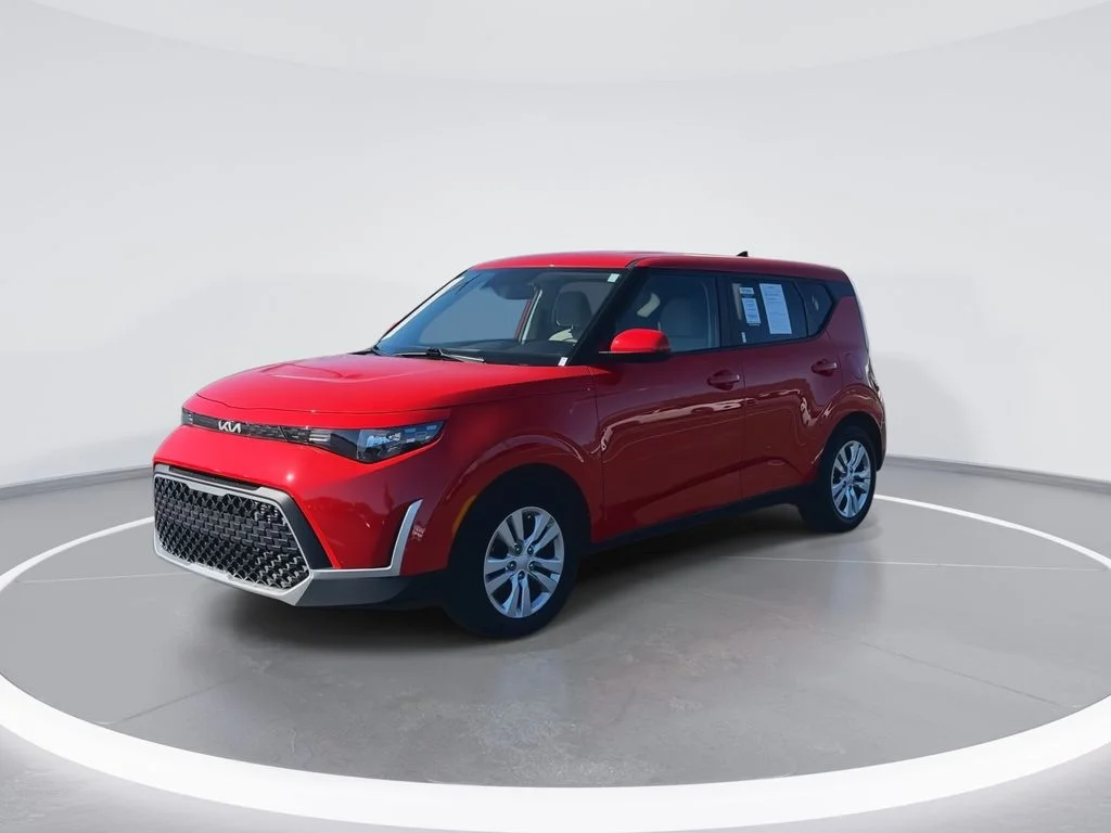 Used 2025 Red Kia LX image 4