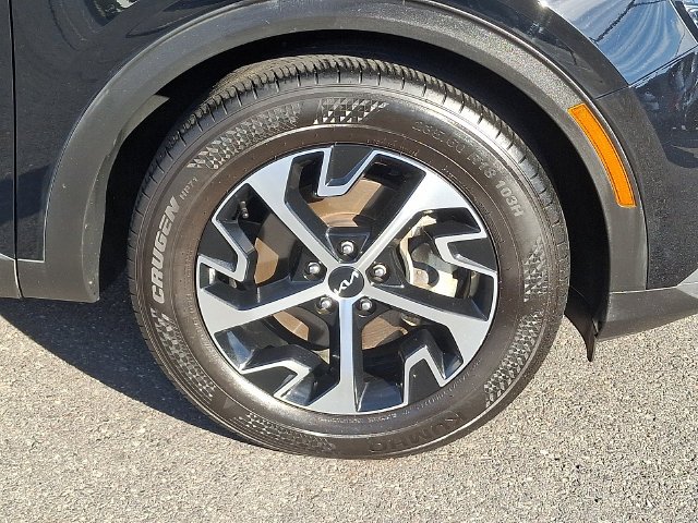 Used 2024 Black Kia EX image 9