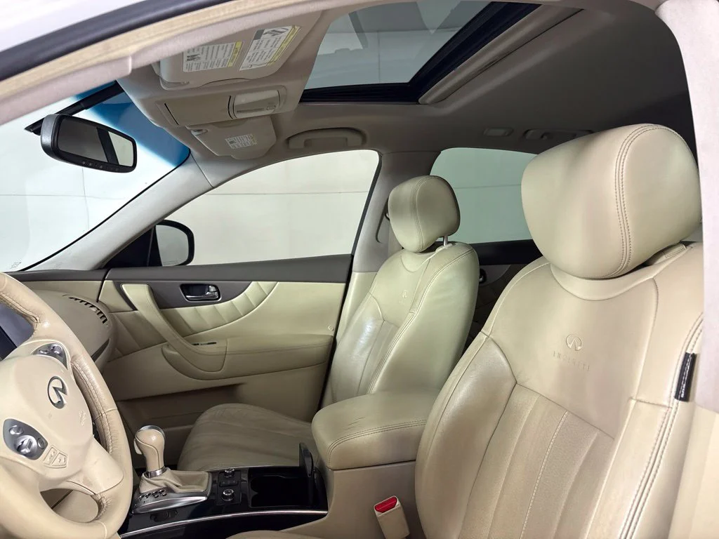Used 2014 White INFINITI Base image 28