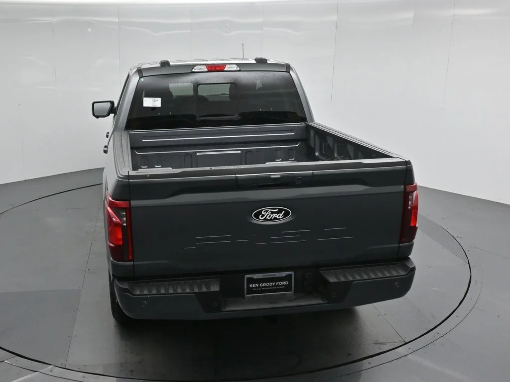 New 2026 Carbonized Gray Metallic Ford XLT image 39