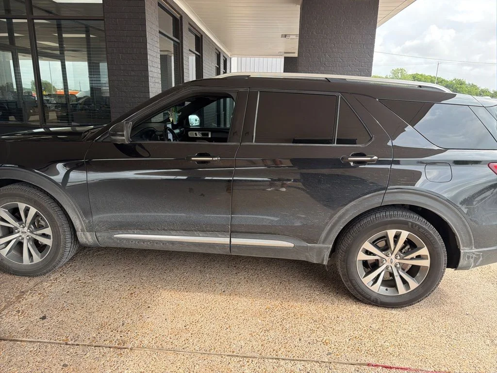Used 2020 Black Ford Platinum image 1