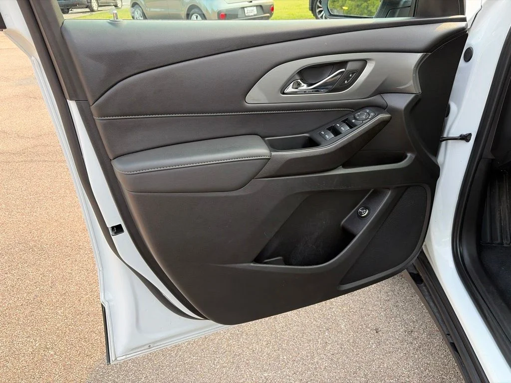2023 Chevrolet Traverse 1LT - Photo 23