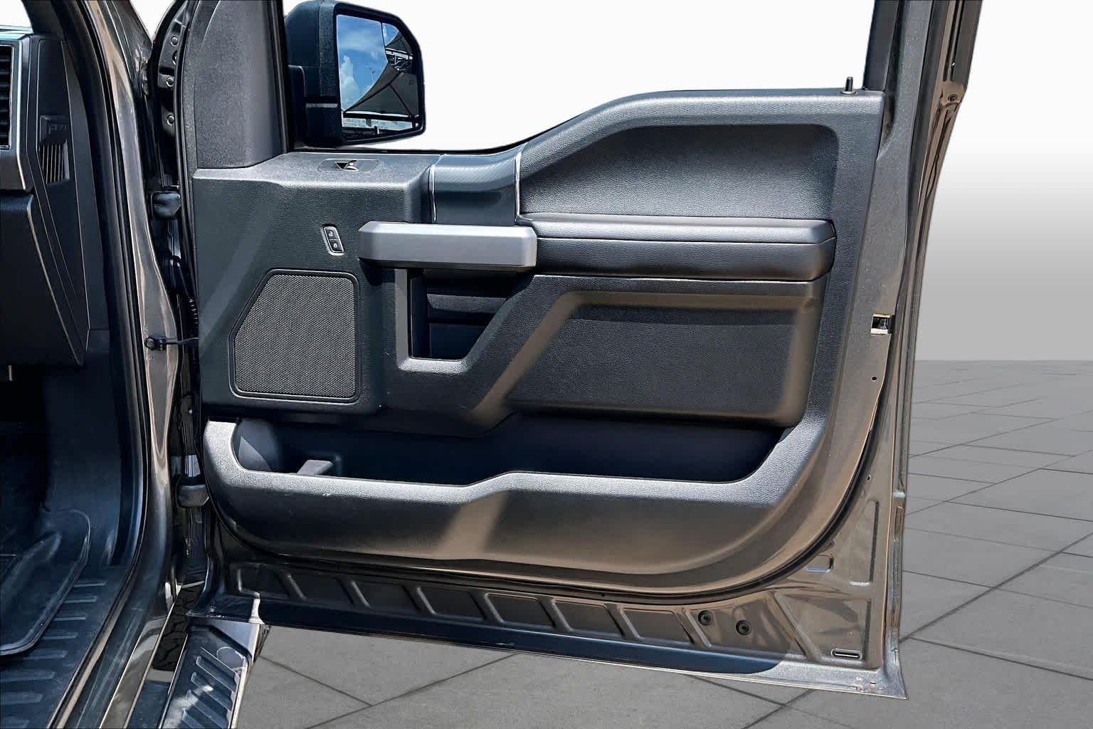 Used 2018 Magnetic Metallic Ford XLT image 26