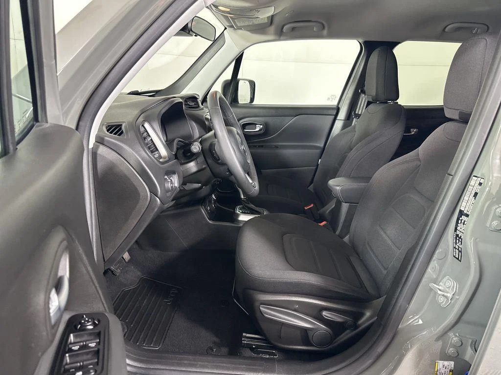 Used 2022 Sting-Gray Clearcoat Jeep Latitude image 25