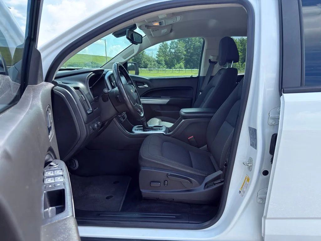Used 2021 White Chevrolet LT image 2